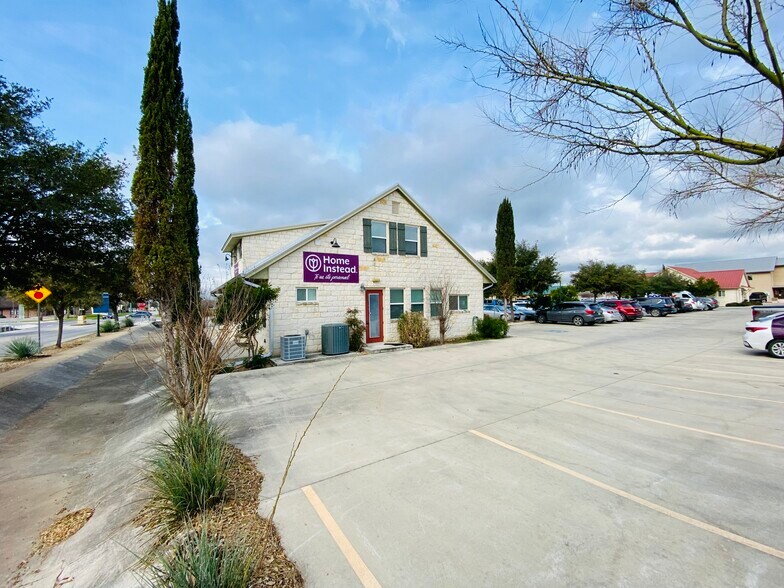 More Photos Of 910 Gruene Rd, New Braunfels Medical For Lease