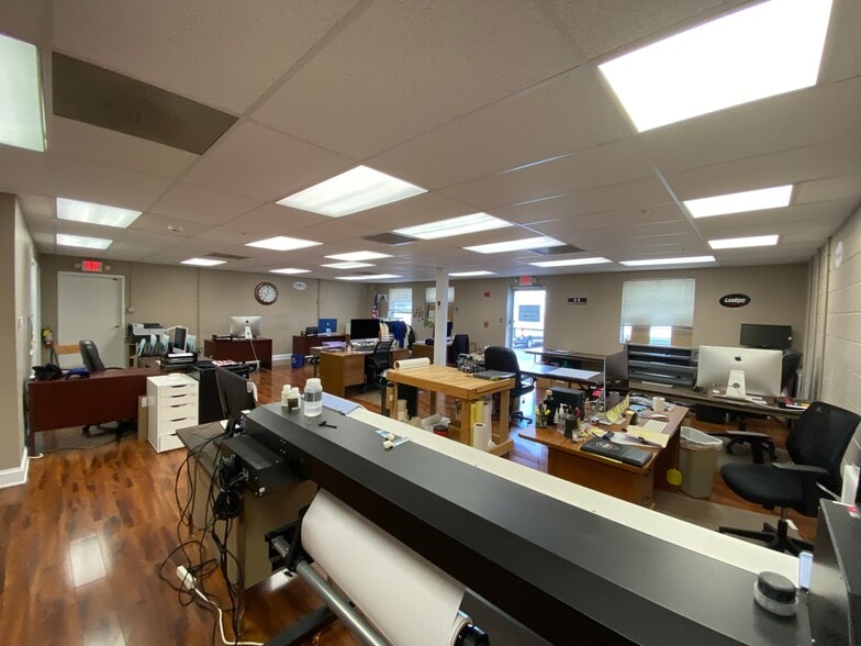 More Photos Of 164 Railroad Dr, Warminster Warehouse For Lease