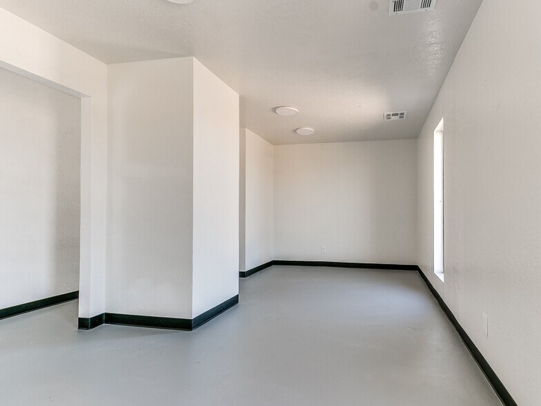 More Photos Of 7030 W Wilshire Blvd, Oklahoma City Storefront Retail Office For Lease