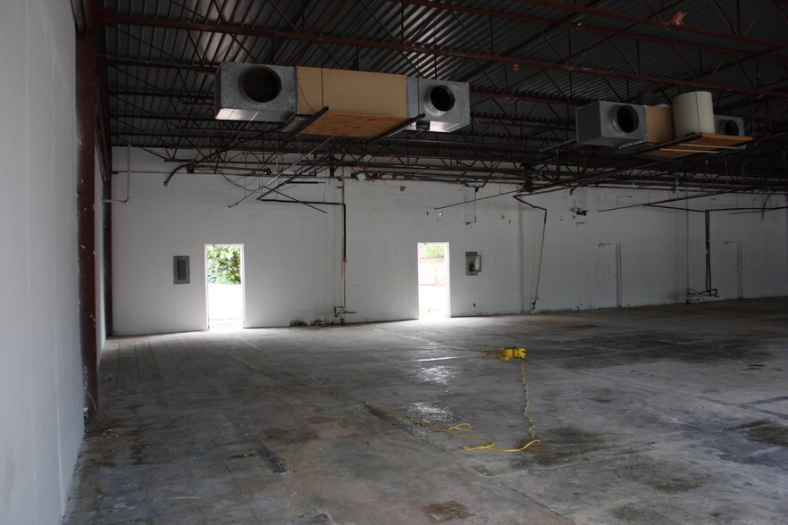 More Photos Of 2301 Central Dr, Bedford Unknown For Lease