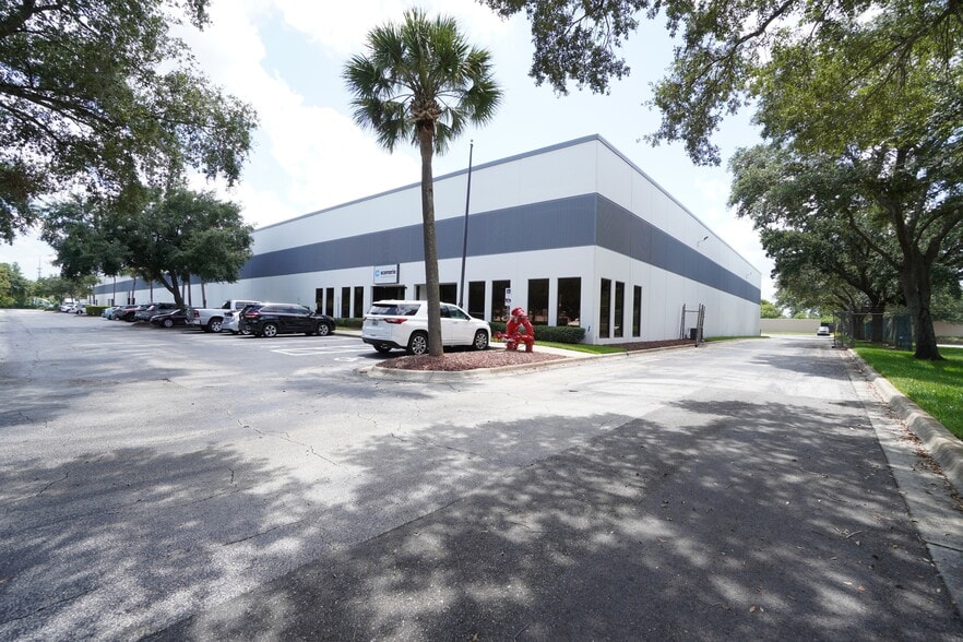 Primary Photo Of 7600 Kingspointe Pky, Orlando Unknown For Lease