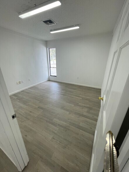 More Photos Of 209 6th Ave, Bradenton Office For Lease