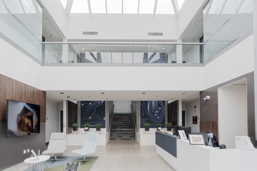 More Photos Of 1250 Rue Marie-Victorin, St-Bruno-de-Montarville Office For Sale