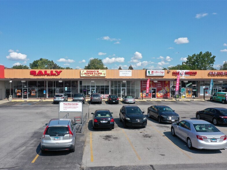 More Photos Of 6600-6620 W 111th St, Worth Unknown For Lease