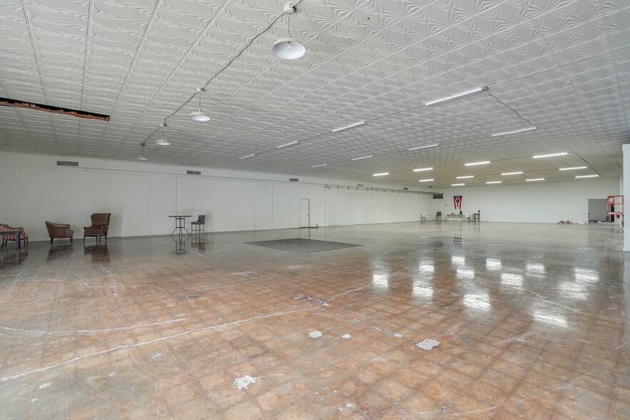 More Photos Of 1752-1776 S High St, Columbus Freestanding For Sale