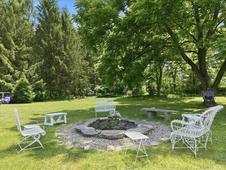 More Photos Of 5822 Paradise Valley Rd, Cresco Freestanding For Sale