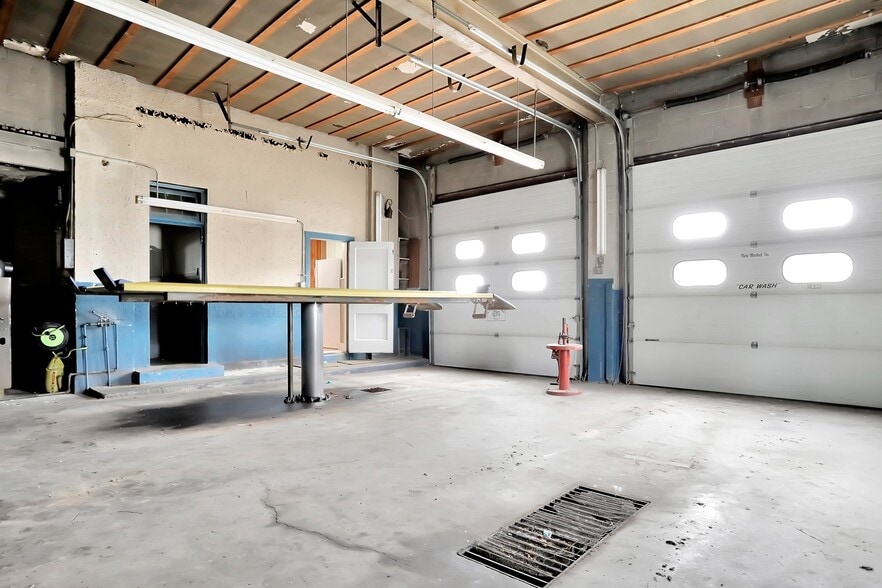 More Photos Of 9604 S Congress St, New Market Office For Sale