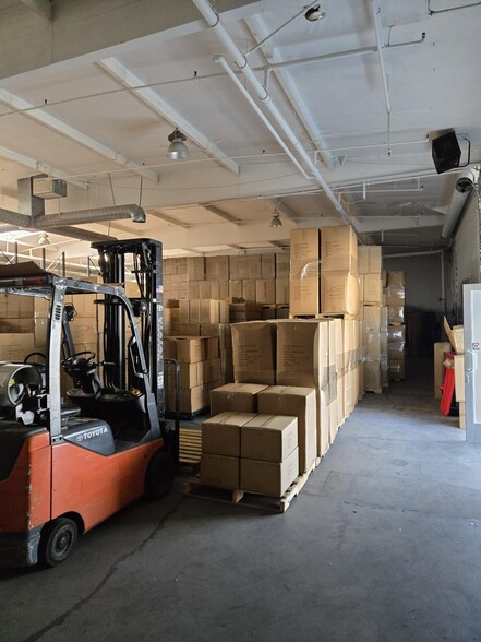 More Photos Of 4226 Valley Fair St, Simi Valley Manufacturing For Sale
