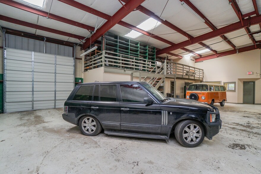 More Photos Of 2409 Austin St, Houston Warehouse For Sale