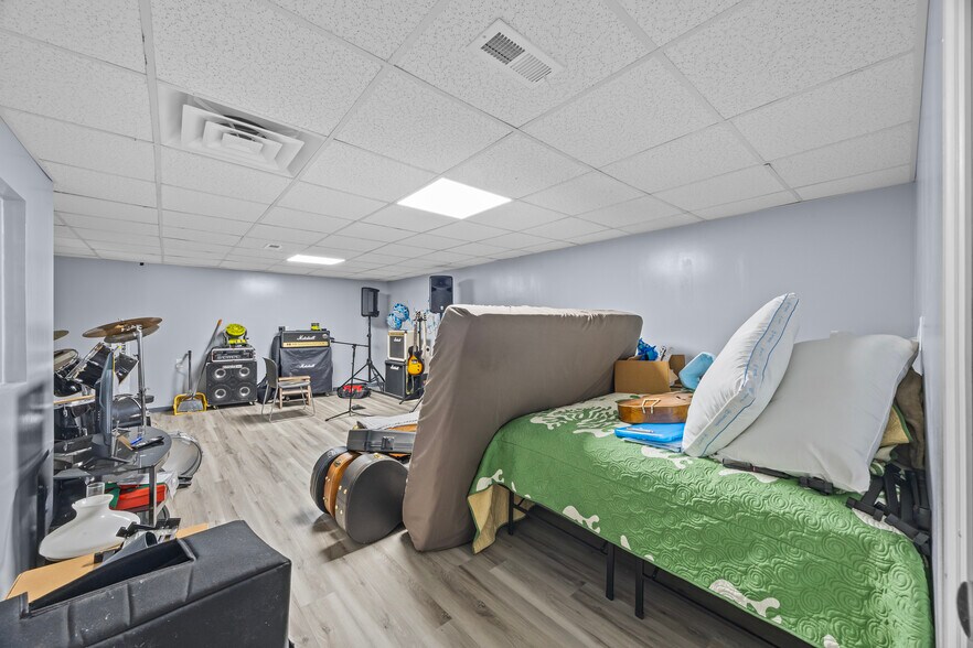 More Photos Of 1120 Dawson St, Wilmington Flex For Sale