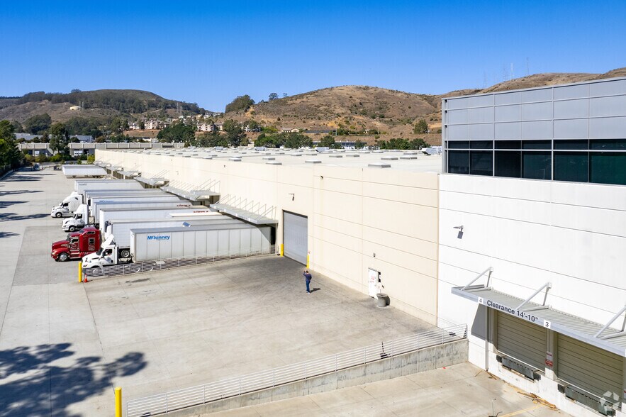 More Photos Of 421-427 Valley Dr, Brisbane Distribution For Lease