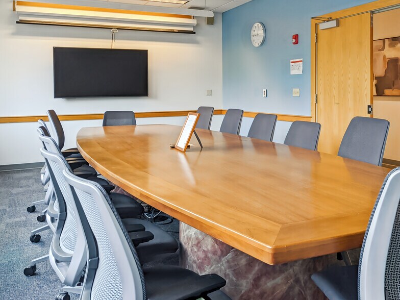 More Photos Of 41 Hutchins Dr, Portland Coworking Space