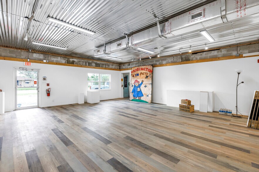 More Photos Of , Saint Petersburg General Retail For Sale