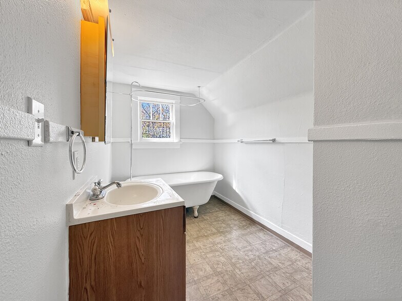 More Photos Of 1818 7th Ave, Lewiston Apartments For Sale