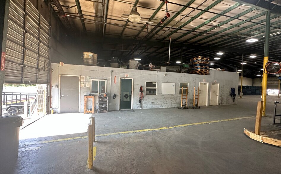 More Photos Of 5858 Broadway Ave, Jacksonville Distribution For Lease