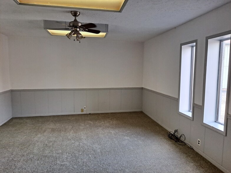 More Photos Of 126 N Canal St, Newton Falls Flex For Sale