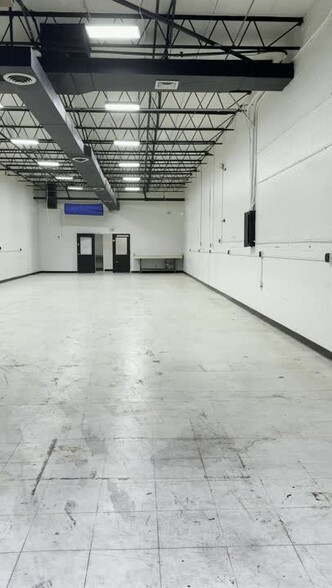 Primary Photo Of 8-30 Di Tomas Ct, Copiague Warehouse For Lease