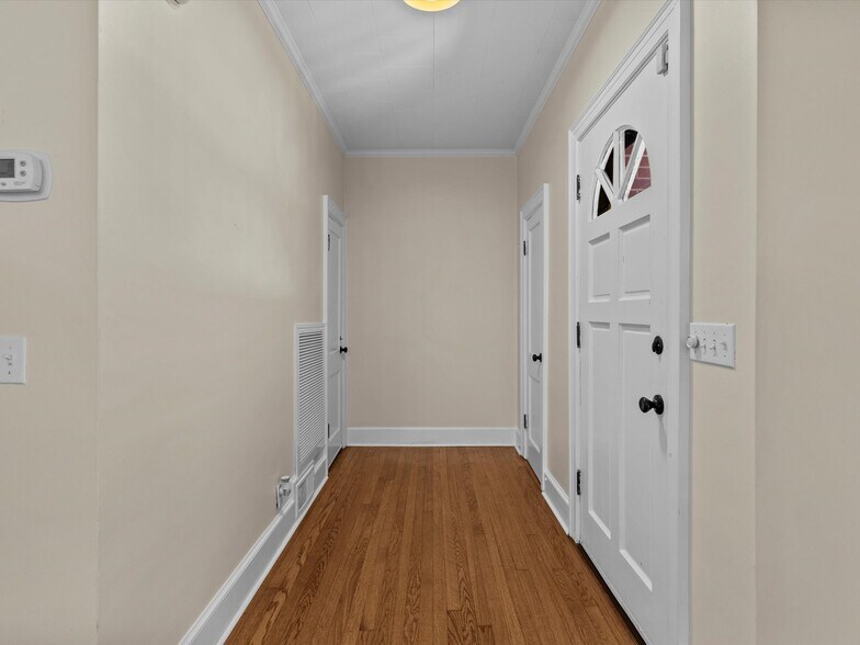 More Photos Of 302 W College St, Enterprise Flex For Sale