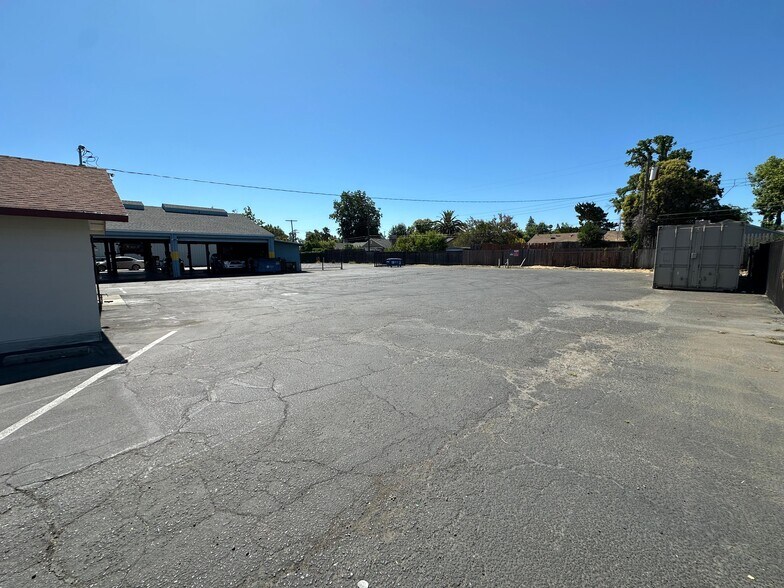 More Photos Of 5026 Fruitridge Rd, Sacramento Medical For Lease
