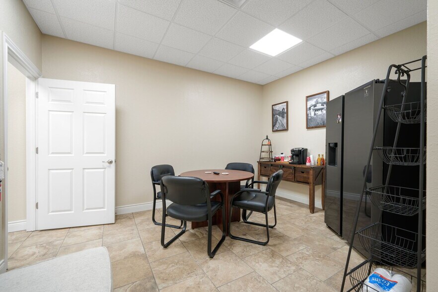 More Photos Of 200 N Yule Ave, Charlotte Office For Sale