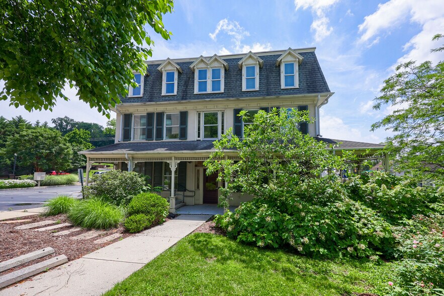 More Photos Of 390 E Main St, Ephrata Office For Sale