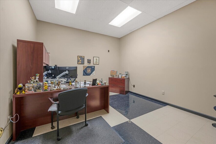 More Photos Of 339 W D St, Lemoore Storefront For Sale