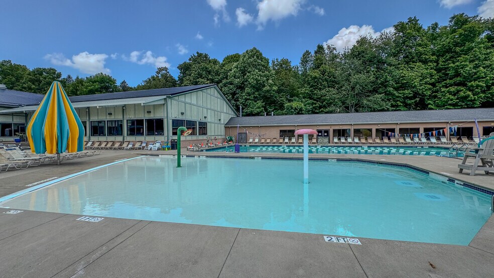 More Photos Of 5133 Darrow Rd, Hudson Health Club For Sale