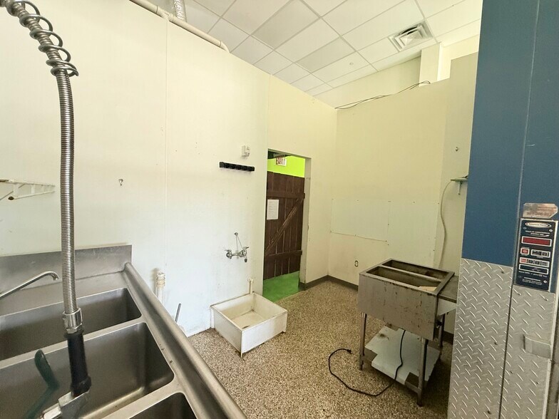 More Photos Of 101 S Federal Hwy, Boynton Beach Apartments For Lease