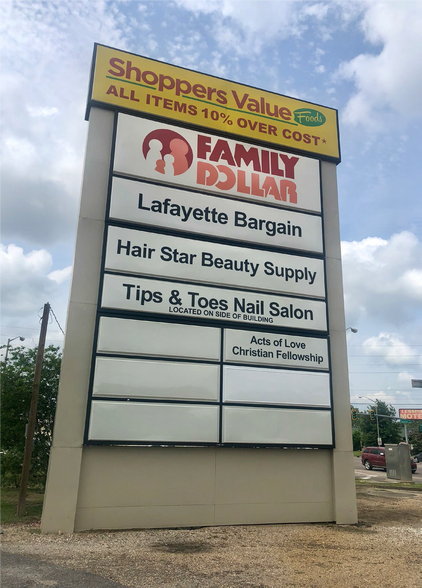 More Photos Of 2009-2017 W University Ave, Lafayette General Retail For Lease
