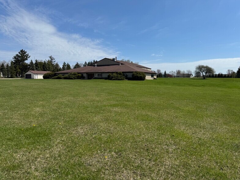 More Photos Of 2525 Oakwood Rd, Oak Creek Schools For Sale