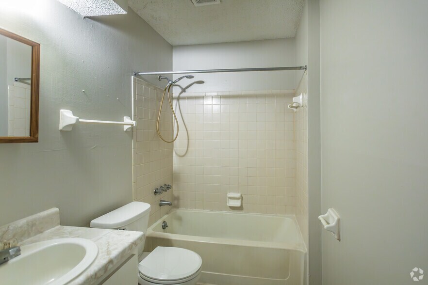 More Photos Of 3467-3469 Southern Ave, Memphis Apartments For Sale