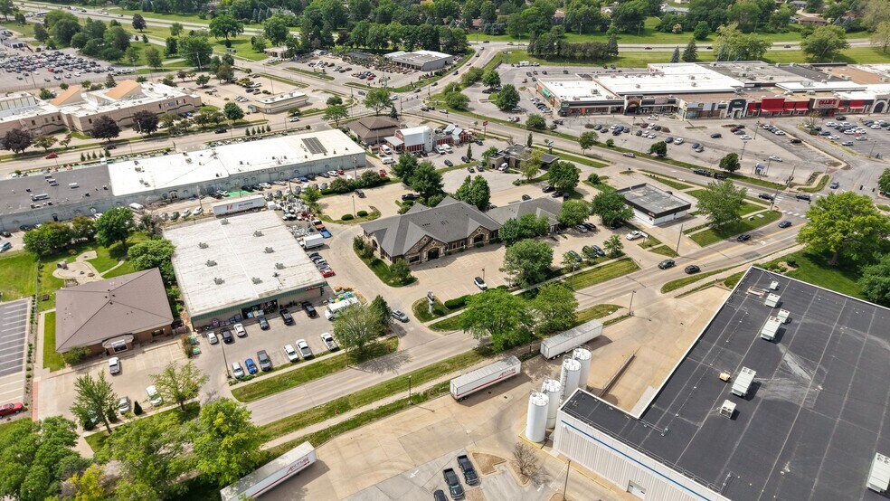 More Photos Of 1570 Mall Dr, Iowa City Office For Lease