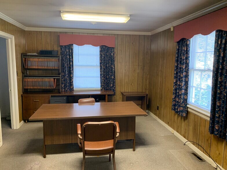 More Photos Of 6403 Mallory Dr, Richmond Office For Sale