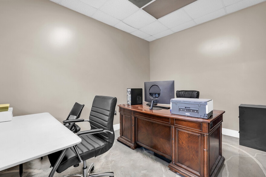 More Photos Of 1313 Rogers St, Savannah Service For Sale