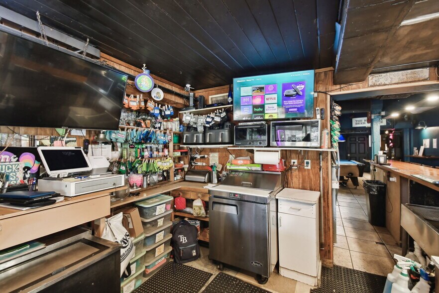More Photos Of 3007 6th St S, Saint Petersburg Bar For Sale