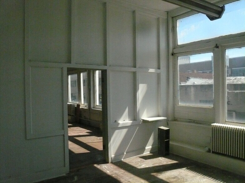 More Photos Of 2420-2422 S Michigan Ave, Chicago Office For Sale