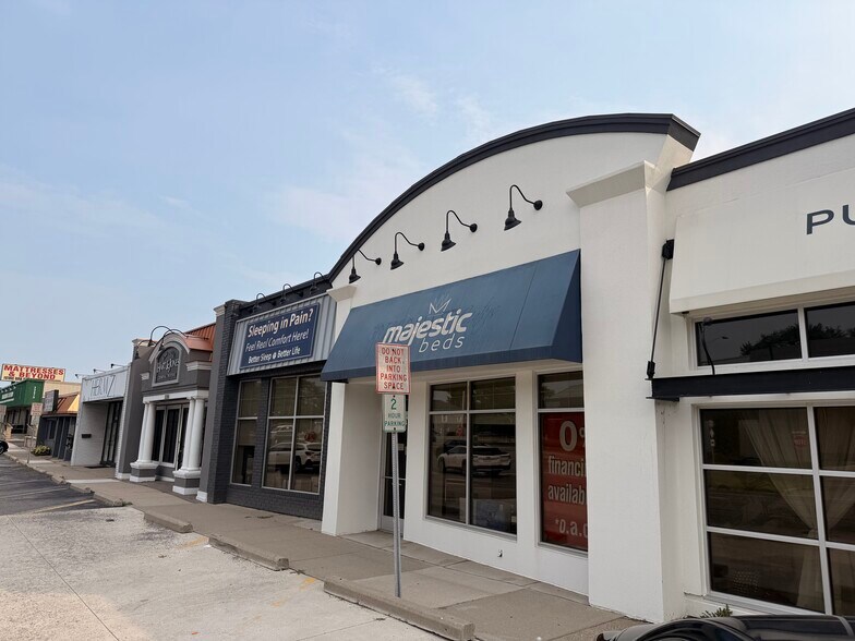 Primary Photo Of 32364-32376 Woodward Ave, Royal Oak Storefront For Lease