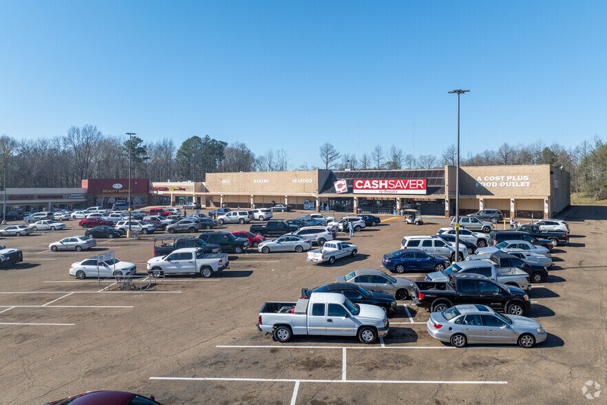 More Photos Of 2101-2106 Raymond Rd, Jackson Supermarket For Sale