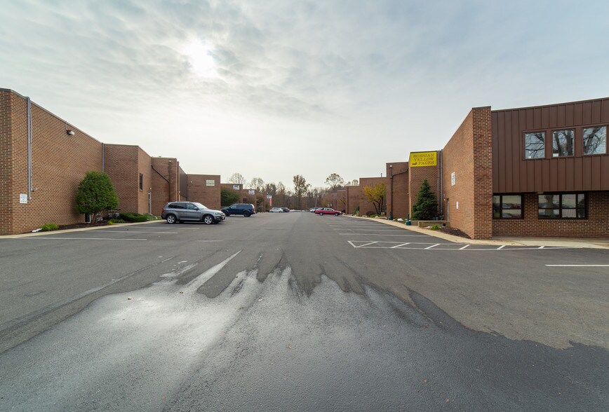 More Photos Of 1300 Industrial Blvd, Southampton Light Distribution For Sale