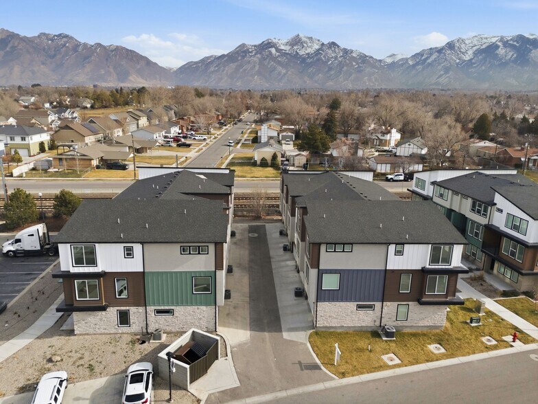 More Photos Of 132-144 E Chambord Ct, Sandy Apartments For Sale