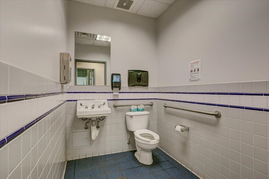 More Photos Of 2035 Mesquite Ave, Lake Havasu City Medical For Sale