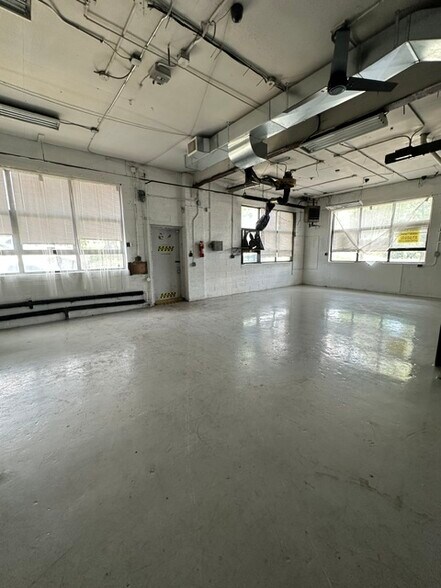 More Photos Of 117-121 Gertrude Ave, Paramus Flex For Lease