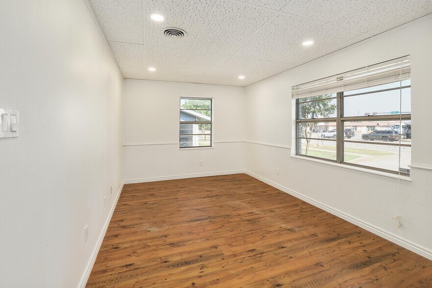 More Photos Of 508 Fm-1460, Georgetown Office For Sale