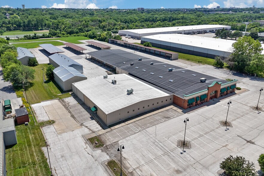 More Photos Of 10320 Hickman Rd, Clive Warehouse For Lease