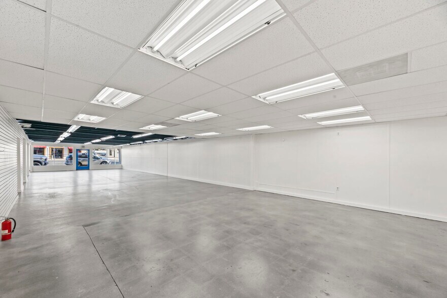 More Photos Of 2974 E Thousand Oaks Blvd, Thousand Oaks Storefront For Lease