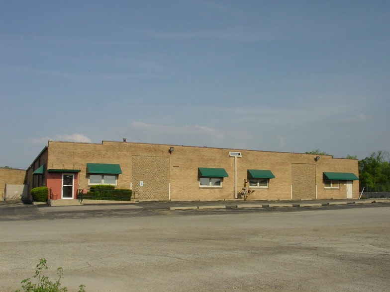 Primary Photo Of 315 N 9th St, St Charles Distribution For Lease