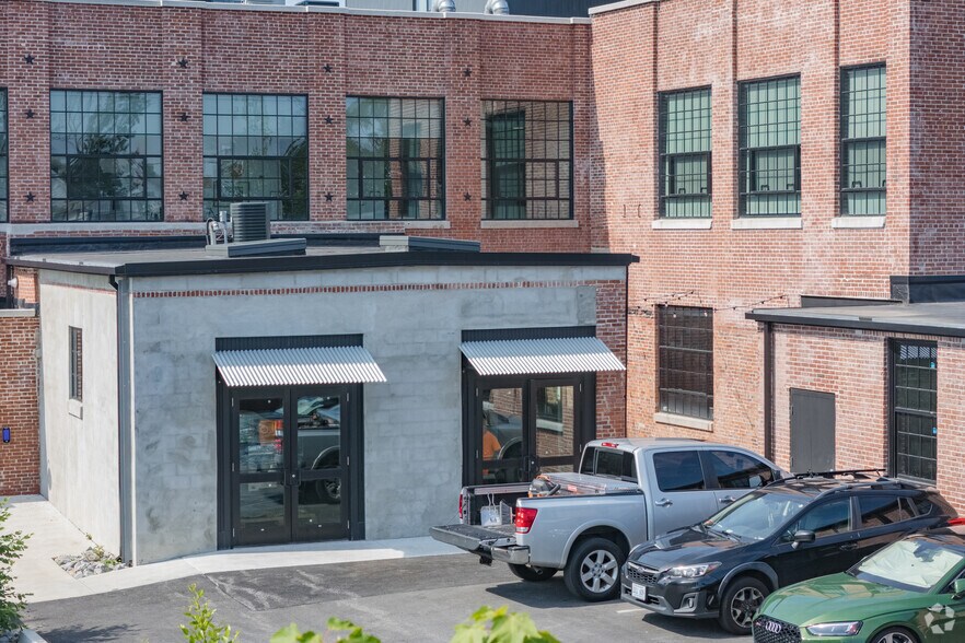 More Photos Of 49 Westfield St, Providence Restaurant For Lease