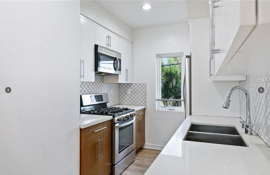 More Photos Of 961 N St Andrews Pl, Los Angeles Apartments For Sale