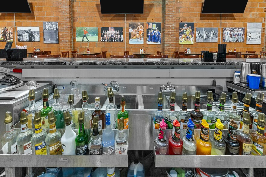 More Photos Of 418 N Grant Ave, Odessa Bar For Sale
