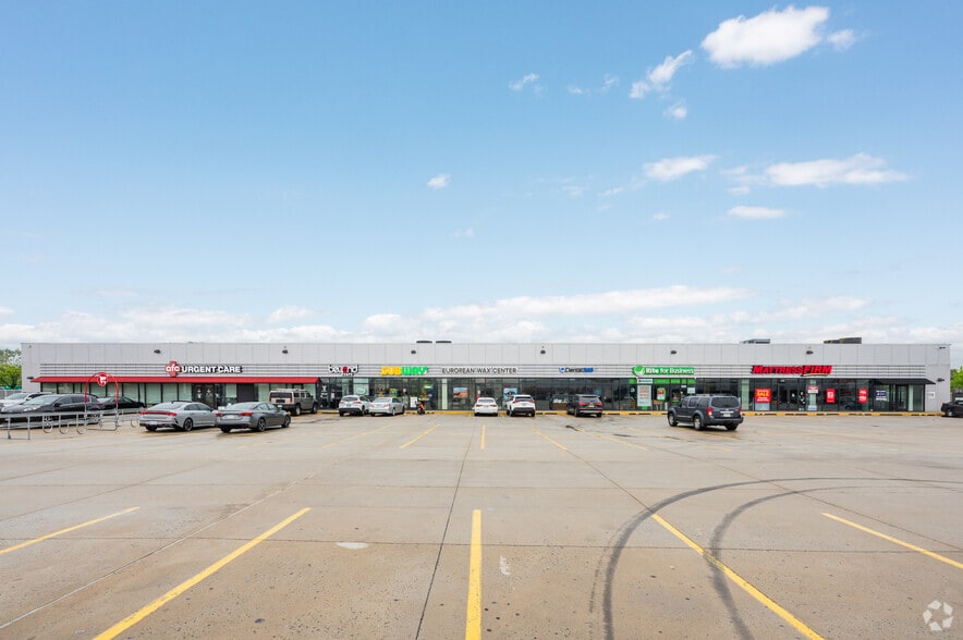 More Photos Of Hutchinson River Pky @ Wennerplace, Bronx Unknown For Lease